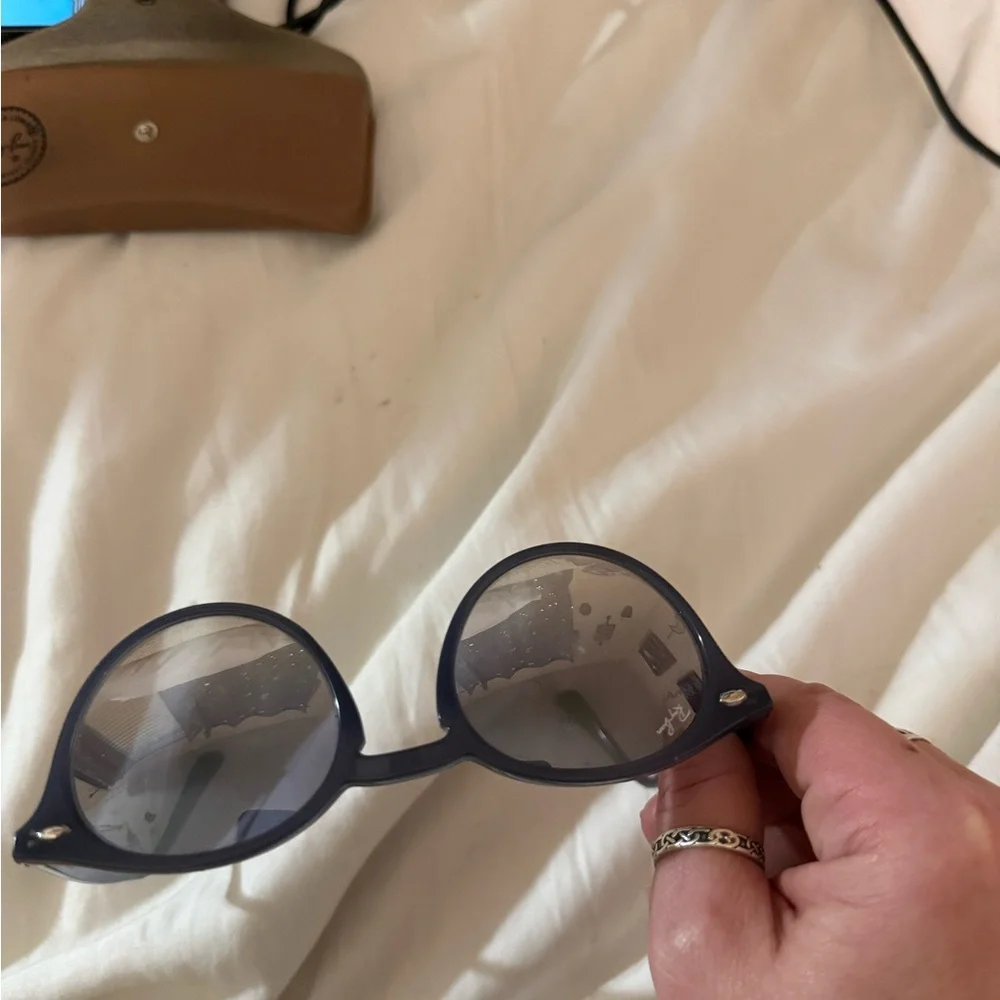 Ray-Ban Navy Round Sunglasses with Case
